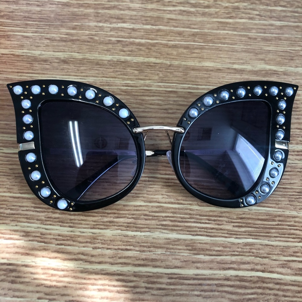 Oversized Embellished Cat Eye Sunglasses